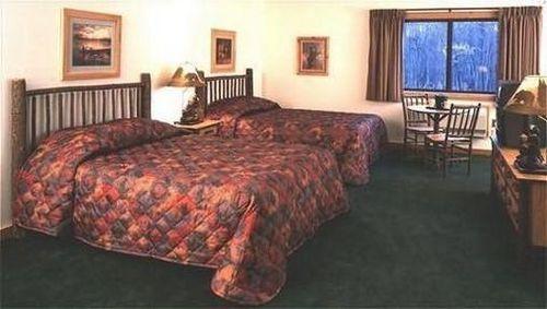 The Lodge At Crooked Lake Siren Room photo